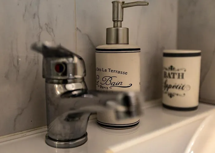 Elaionas Lejlighed *